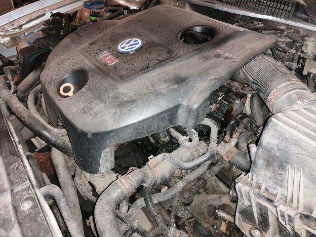 bontott VW BORA Motor (Fűzött blokk hengerfejjel)