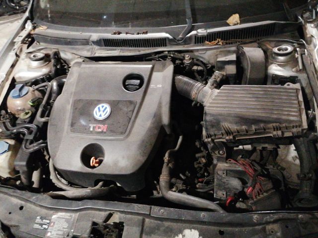 bontott VW BORA Motor (Fűzött blokk hengerfejjel)