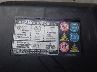 bontott VW BORA Akkumulátor Fedél