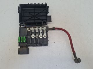 bontott VW BORA Biztosítéktábla Motortér