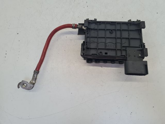 bontott VW BORA Biztosítéktábla Motortér