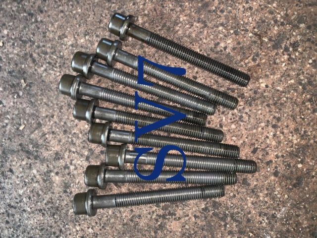 bontott VW BORA Hengerfej Csavar