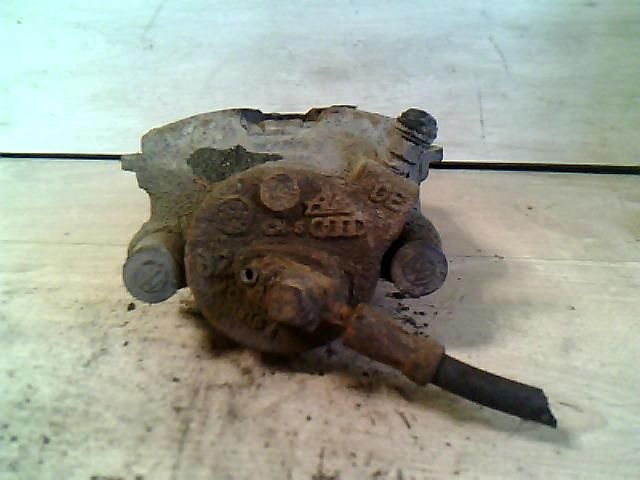 bontott VW BORA Jobb első Féknyereg Munkahengerrel