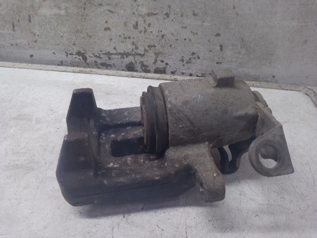 bontott VW BORA Jobb hátsó Féknyereg Munkahengerrel