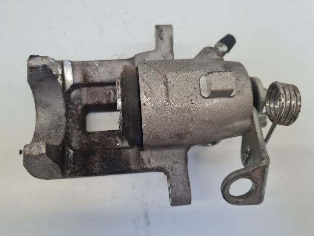 bontott VW BORA Jobb hátsó Féknyereg Munkahengerrel