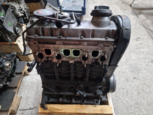 bontott VW BORA Motor (Fűzött blokk hengerfejjel)