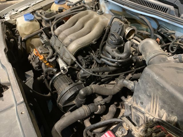 bontott VW BORA Motor (Fűzött blokk hengerfejjel)