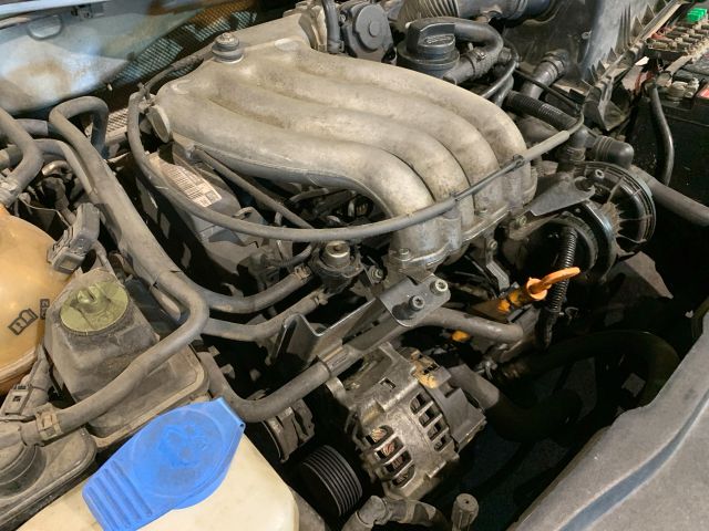 bontott VW BORA Motor (Fűzött blokk hengerfejjel)