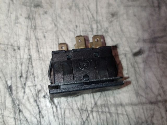 bontott VW BORA Ablakemelő Kapcsoló (Pozíciófüggetlen)