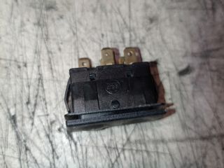 bontott VW BORA Ablakemelő Kapcsoló (Pozíciófüggetlen)