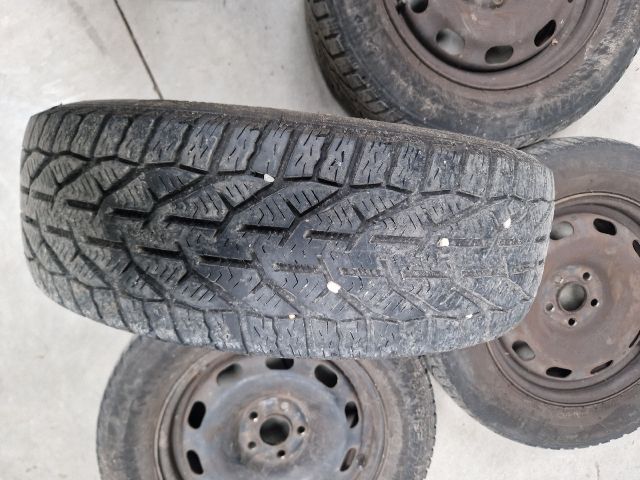 bontott VW BORA Acélfelni Szett Gumival