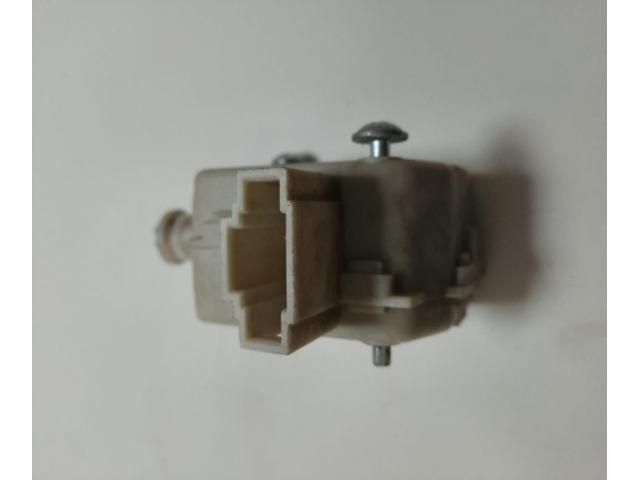 bontott VW BORA Ajtózár Motor (Pozíciófüggetlen)