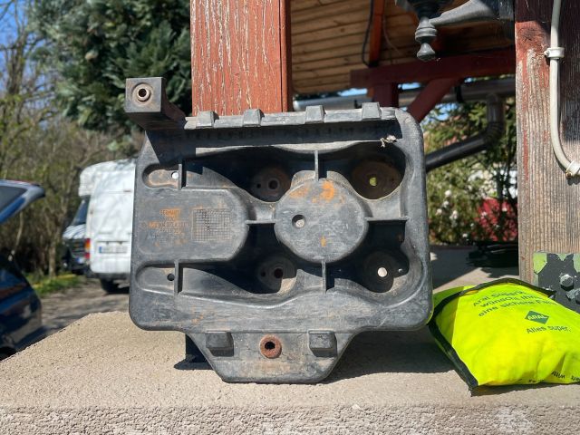 bontott VW BORA Akkumulátor Tartó