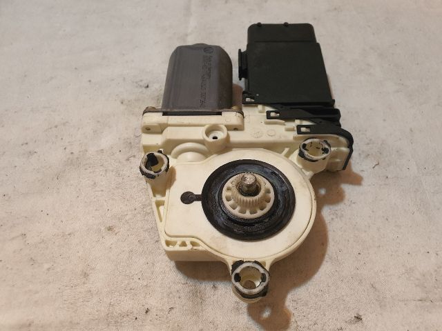 bontott VW BORA Bal első Ablakemelő Motor