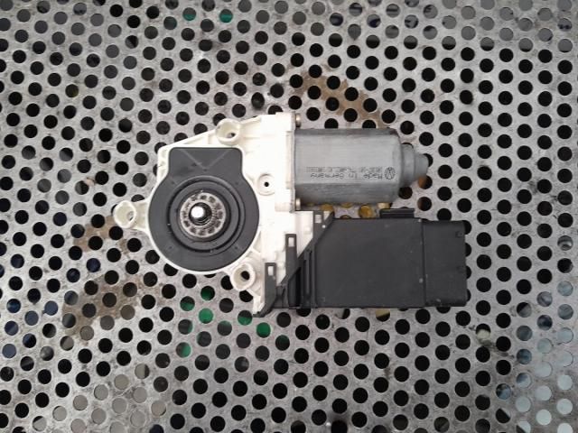 bontott VW BORA Bal első Ablakemelő Motor