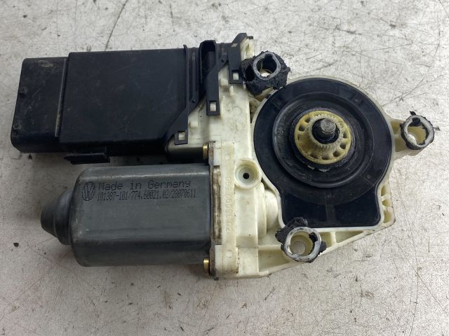 bontott VW BORA Bal első Ablakemelő Motor