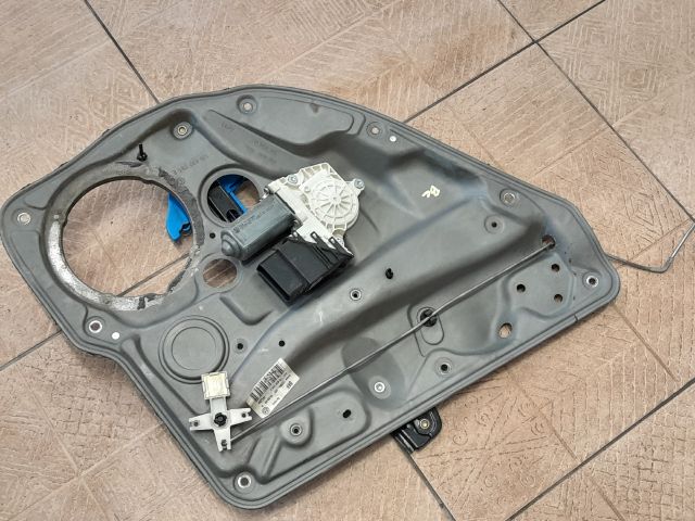 bontott VW BORA Bal első Ablakemelő Szerkezet (Elektromos)