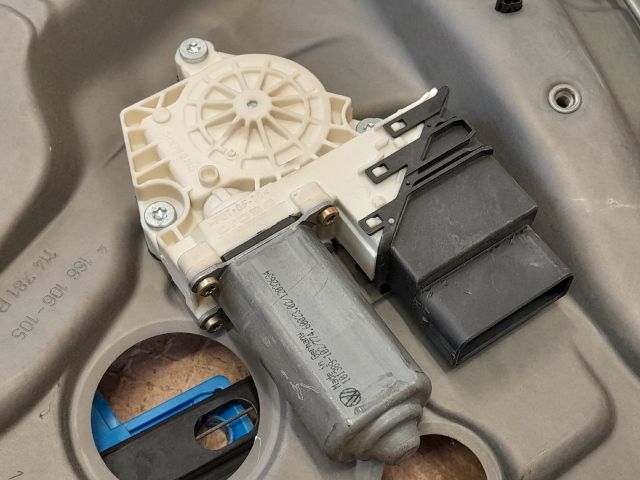 bontott VW BORA Bal első Ablakemelő Szerkezet (Elektromos)