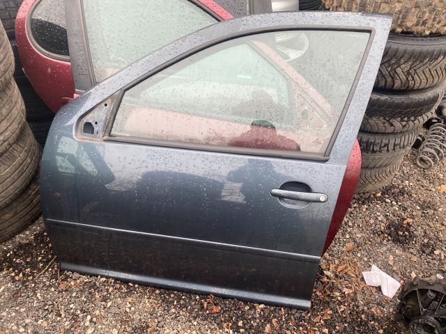 bontott VW BORA Bal első Ajtó (Üres lemez)