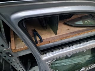 bontott VW BORA Bal első Ajtó (Üres lemez)