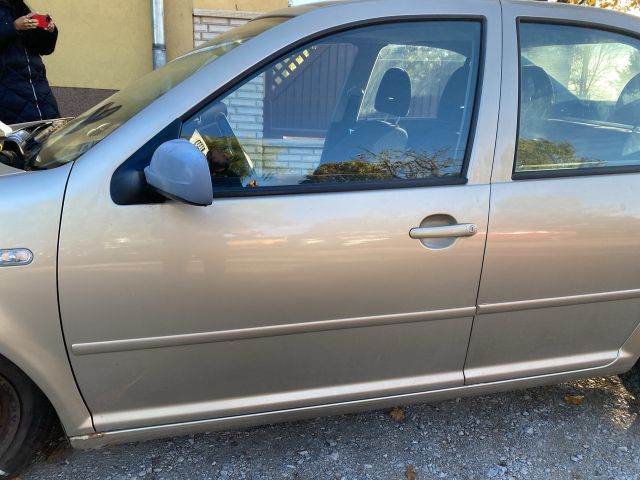 bontott VW BORA Bal első Ajtó (Üres lemez)