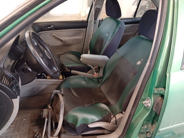 bontott VW BORA Bal első Alsó Zsanér