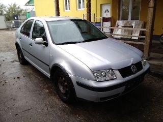 bontott VW BORA Bal első Felső Zsanér