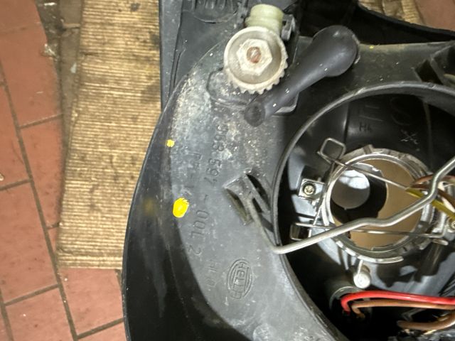 bontott VW BORA Bal Fényszóró