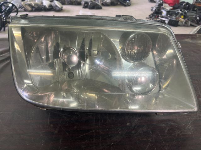 bontott VW BORA Bal Fényszóró