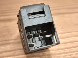 bontott VW BORA Bal hátsó Ablakemelő Kapcsoló