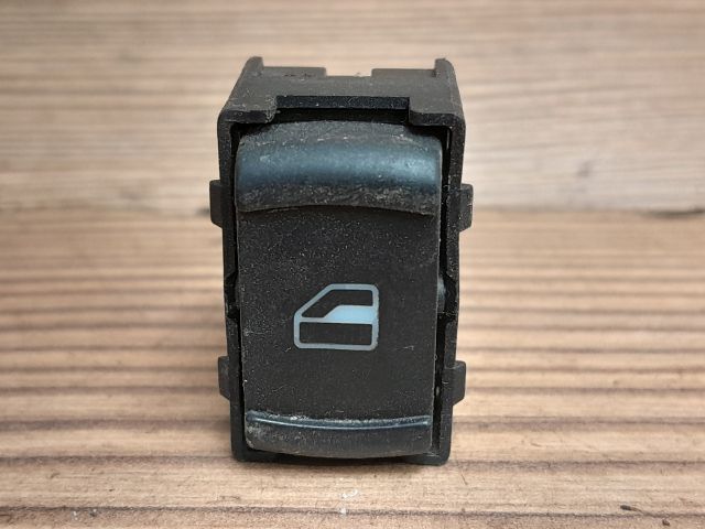 bontott VW BORA Bal hátsó Ablakemelő Kapcsoló