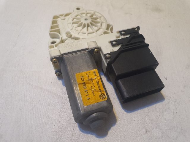 bontott VW BORA Bal hátsó Ablakemelő Motor