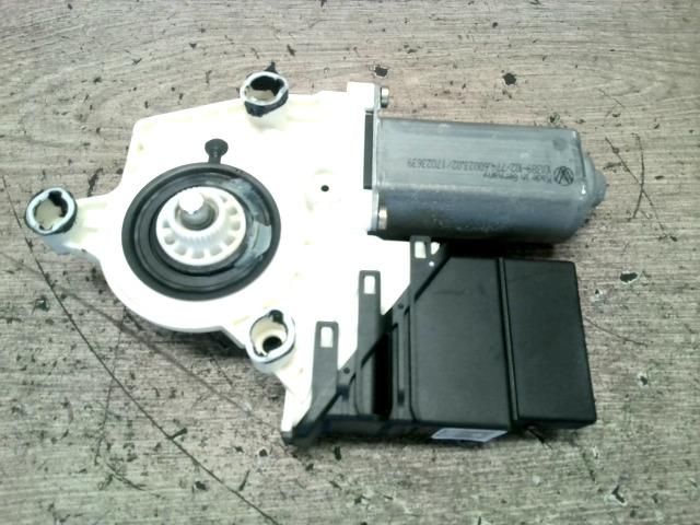 bontott VW BORA Bal hátsó Ablakemelő Motor