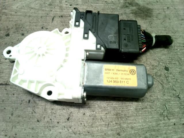 bontott VW BORA Bal hátsó Ablakemelő Motor