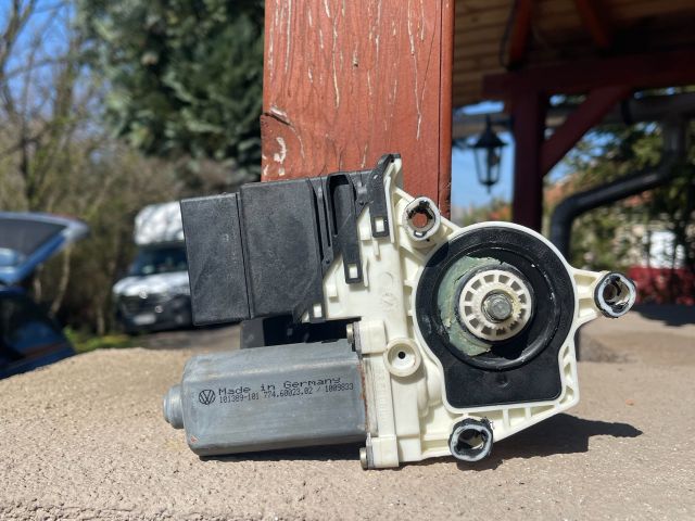 bontott VW BORA Bal hátsó Ablakemelő Motor