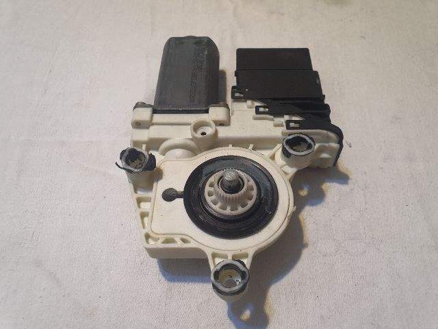 bontott VW BORA Bal hátsó Ablakemelő Motor