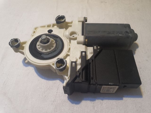 bontott VW BORA Bal hátsó Ablakemelő Motor