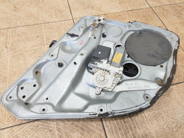 bontott VW BORA Bal hátsó Ablakemelő Szerkezet (Elektromos)