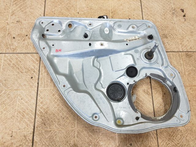 bontott VW BORA Bal hátsó Ablakemelő Szerkezet (Mechanikus)