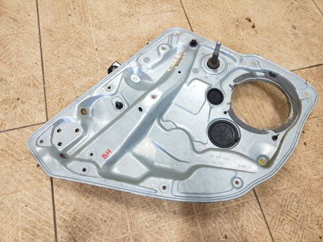 bontott VW BORA Bal hátsó Ablakemelő Szerkezet (Mechanikus)