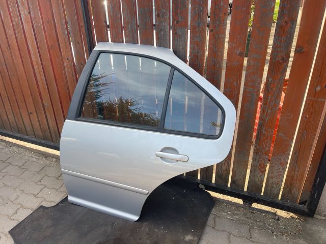bontott VW BORA Bal hátsó Ajtó (Részeivel)