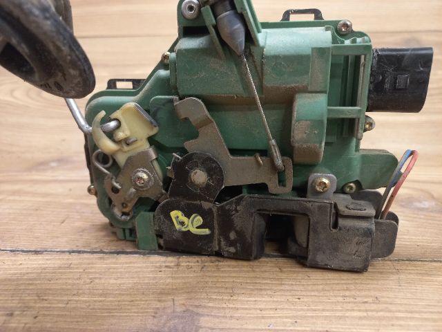 bontott VW BORA Bal hátsó Ajtózár