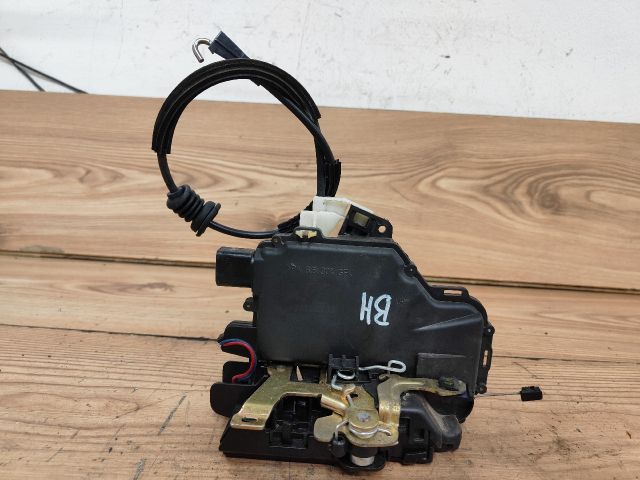 bontott VW BORA Bal hátsó Ajtózár