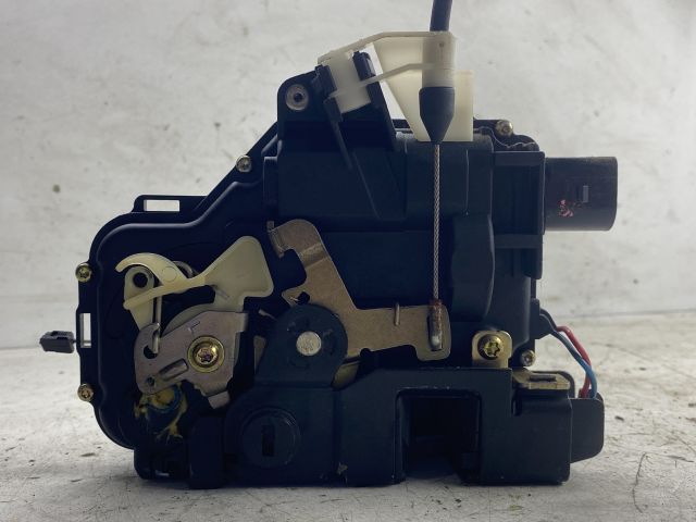 bontott VW BORA Bal hátsó Ajtózár