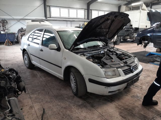 bontott VW BORA Bal hátsó Felső Zsanér