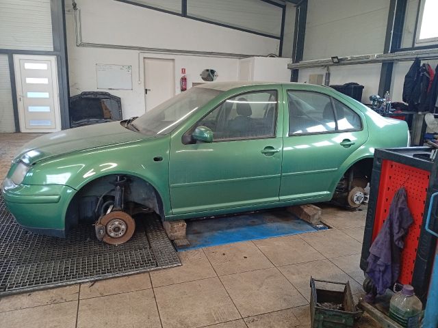 bontott VW BORA Bal hátsó Fixüveg (Ajtóban)