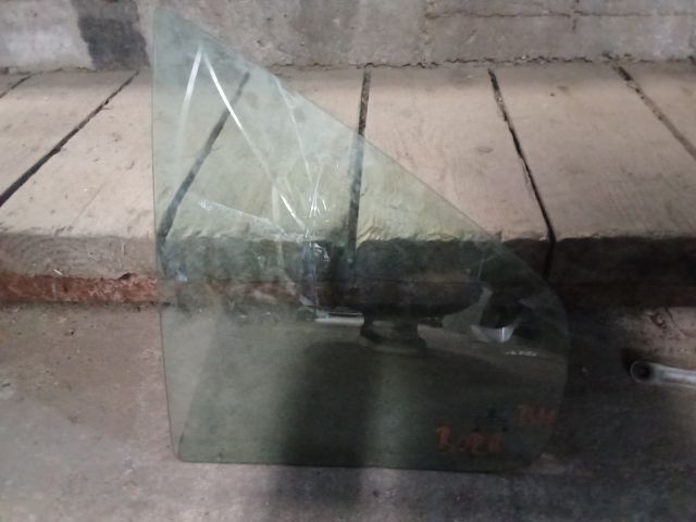 bontott VW BORA Bal hátsó Fixüveg (Ajtóban)