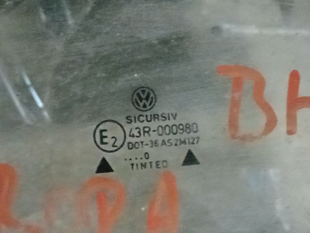 bontott VW BORA Bal hátsó Fixüveg (Ajtóban)