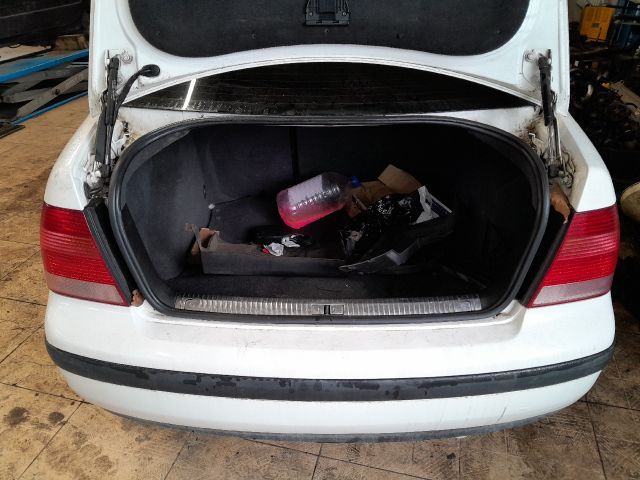 bontott VW BORA Bal hátsó Fixüveg (Ajtóban)