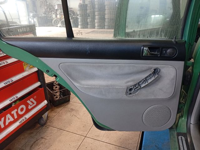 bontott VW BORA Bal hátsó Kapaszkodó (Felső)